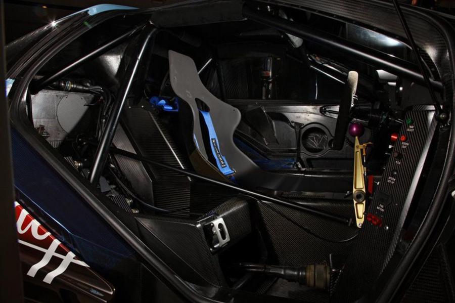 Интерьер McLaren F1 GTR Long Tail 1997 года  (фото 3 из 11)